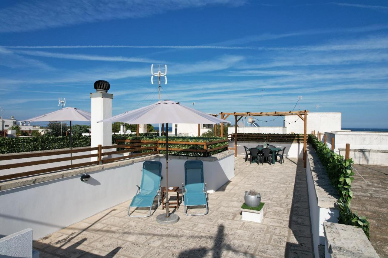La Terrazza Dei Nonni Apartment Torre Specchia Ruggeri Bagian luar foto